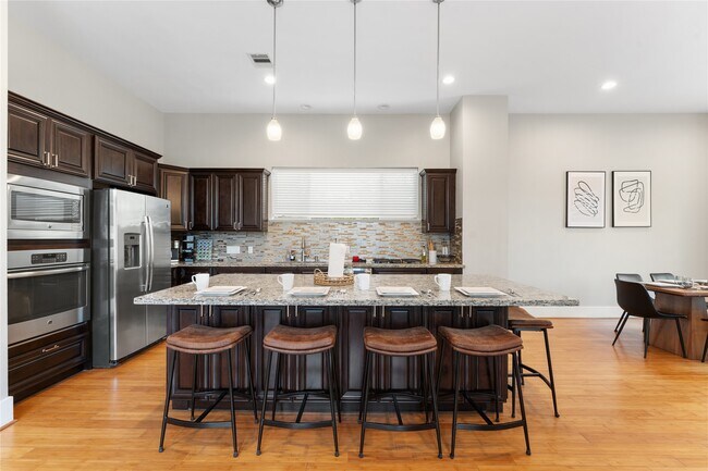 Building Photo - 3802 Lovejoy St