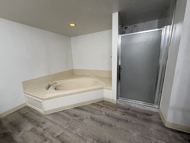 Building Photo - Perfect Package of Amenities