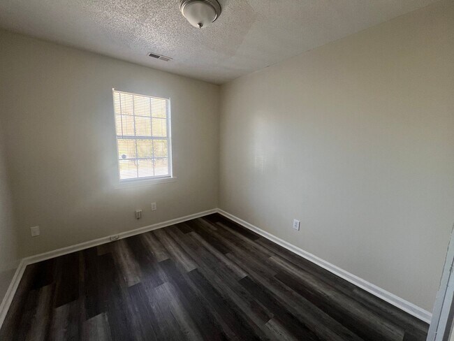 Building Photo - 820 Sharpe Rd
