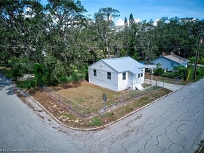 Building Photo - 1911 Roseland Ave
