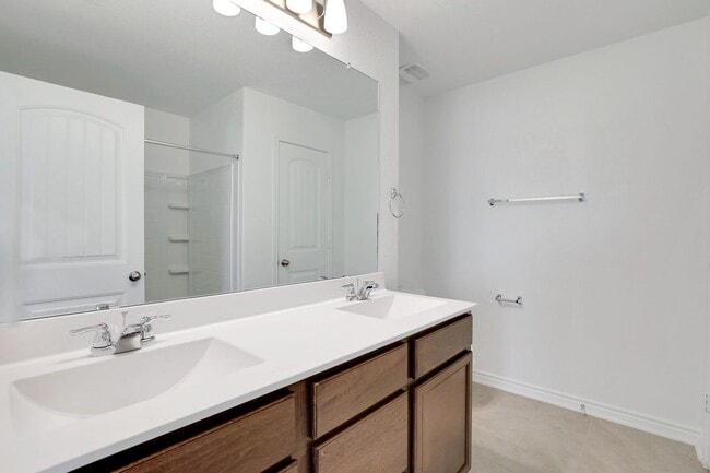 Building Photo - 614 Eucharis