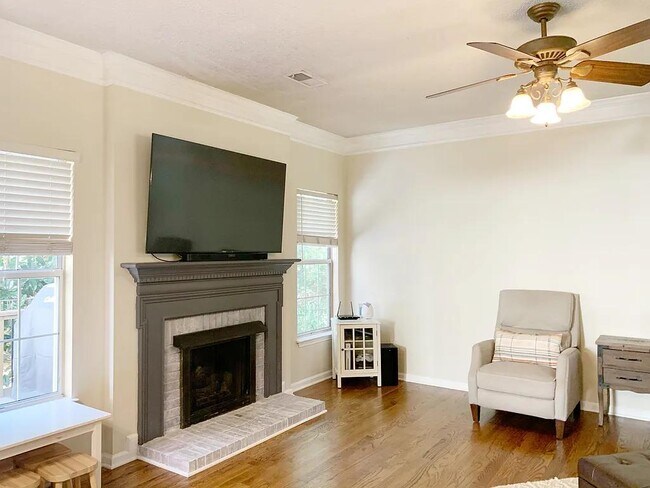 Building Photo - 207 Twinleaf Way