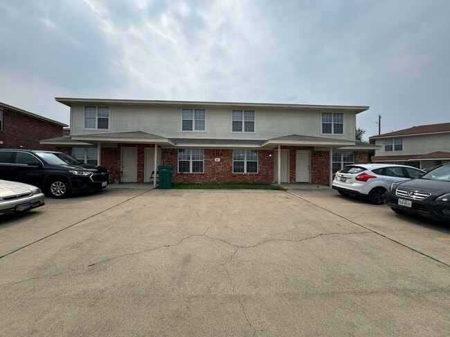 Building Photo - 404 Brittney Way