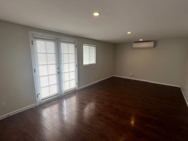 Building Photo - Available 08/16/2025! - Large 4 bedroom/2 ...
