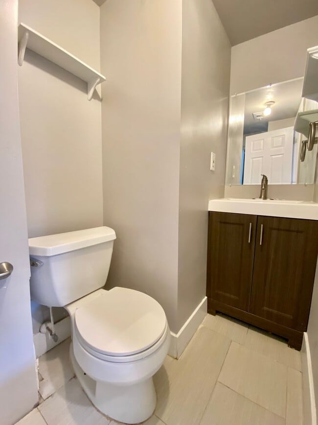 Building Photo - Deem Triplex