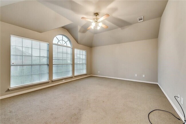 Building Photo - 2016 Deer Path Ct