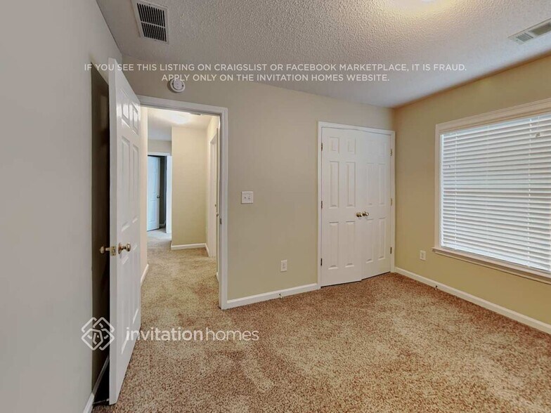 Building Photo - 172 Wallnut Hall Cir