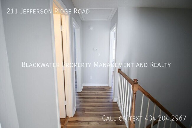 Building Photo - 211 Jefferson Ridge Rd