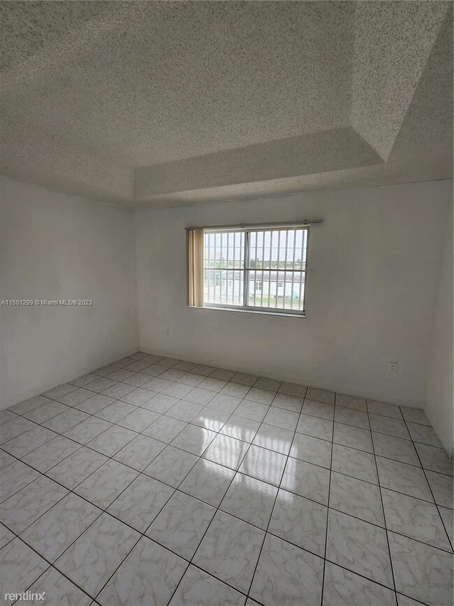 Building Photo - 4 br, 3 bath Condo - 384 NW 114th Ave # 20...