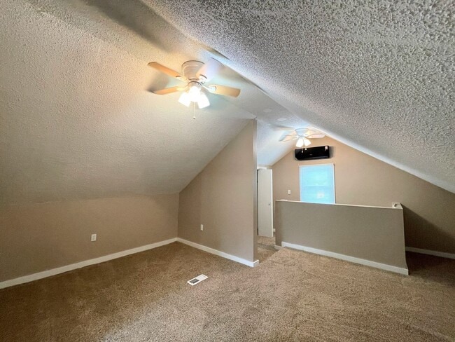 Building Photo - Cute 3 Bed 1 Bath McPherson Home in Good N...