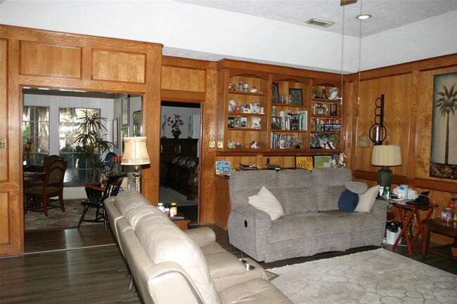 Building Photo - 2708 St Andrews Pl