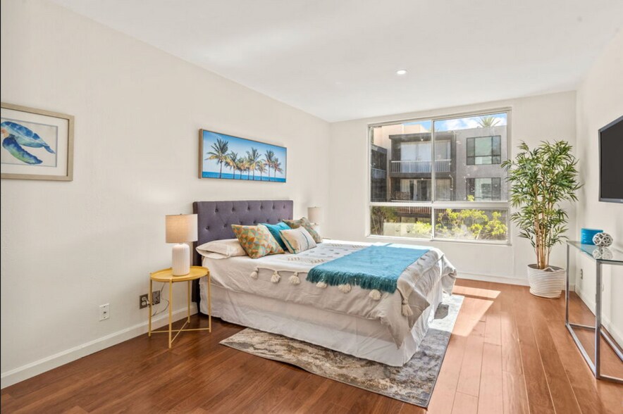 Building Photo - 1745 Camino Palmero St