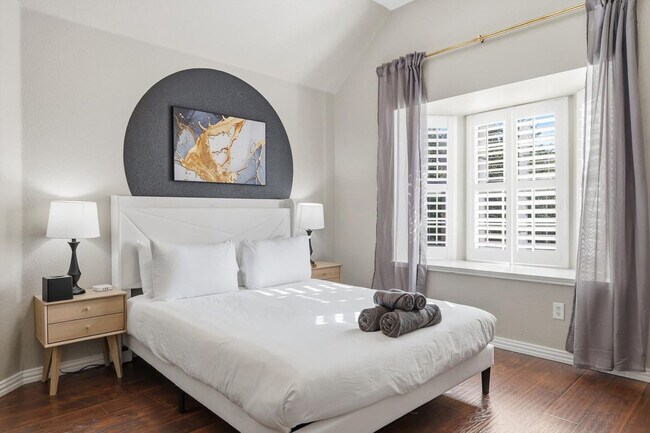 Building Photo - 4843 Golfside Dr