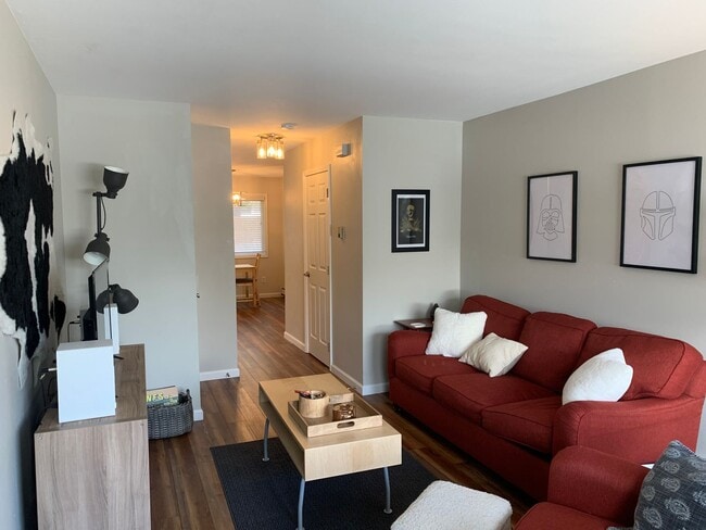 Building Photo - Gorgeous 2 Bed 1.5 Bath Condo For Rent