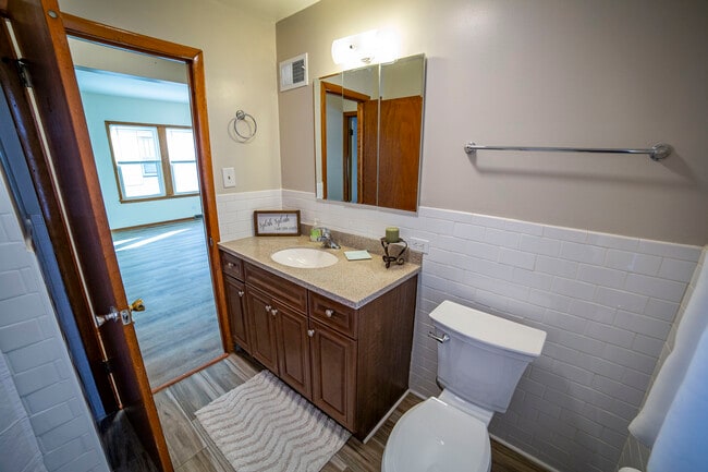 Building Photo - 2336 122nd St