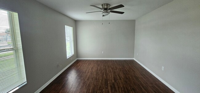 Building Photo - 1530 SW 19th Ave