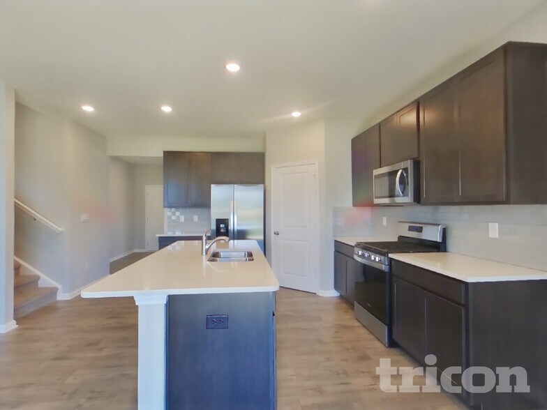 Building Photo - 1658 Fairmount Dr