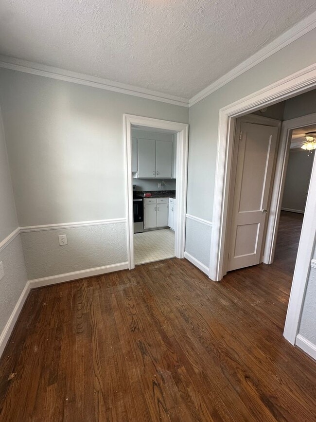 Building Photo - 2940 Oleander Dr