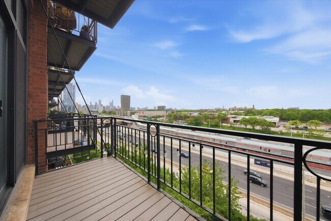Building Photo - 1250 W Van Buren St