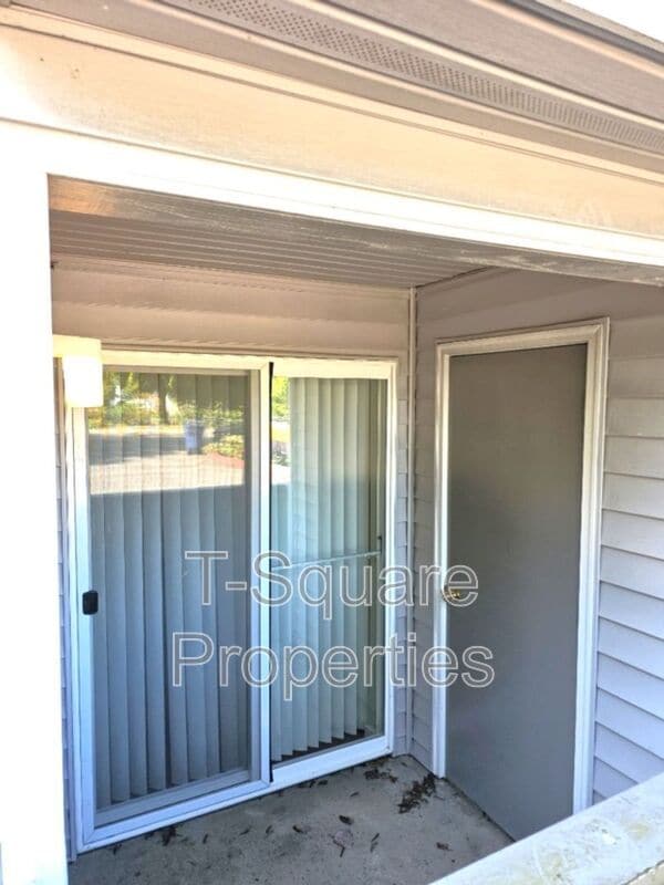 Building Photo - 7041 S 116th Pl