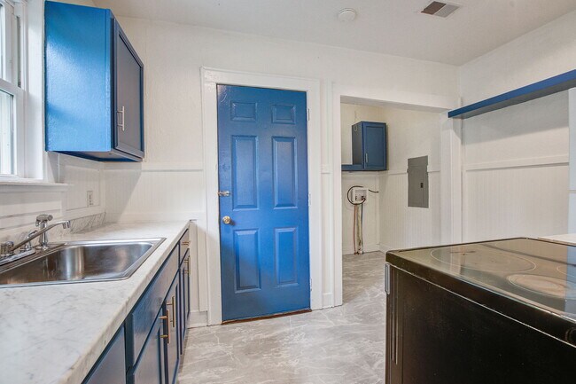 Building Photo - 2607 Madden Dr