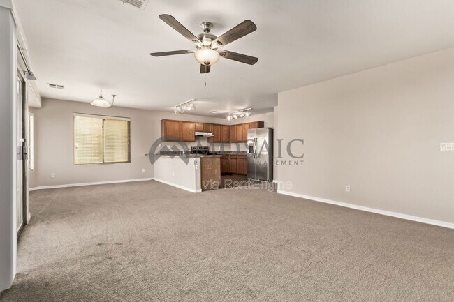 Building Photo - 2242 W Green Tree Dr