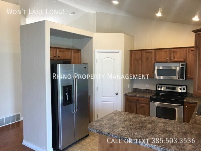 Building Photo - 1919 N Sego Lilly Dr