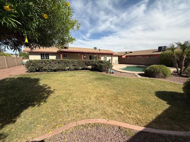 Building Photo - Pool Home in Ponderosa Valley!