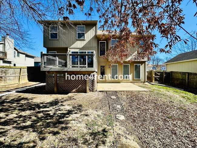 Building Photo - Spacious Four Bedroom Northland Home with a Finished Basement, 3 car garage and Fenced Yard!