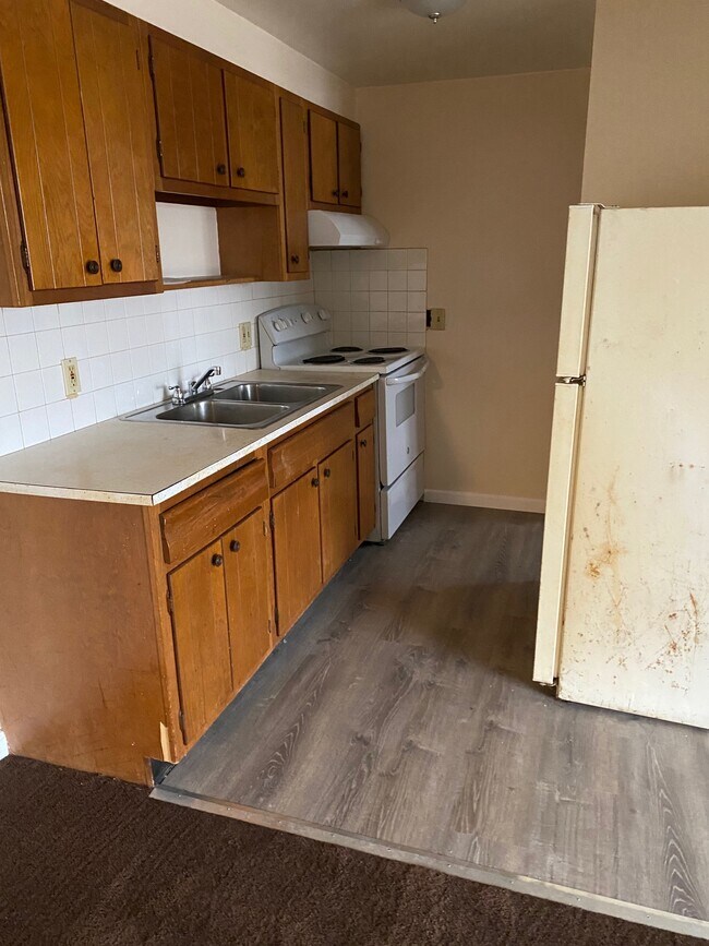 kitchen areas on 2nd floor - 226 Vine Ave