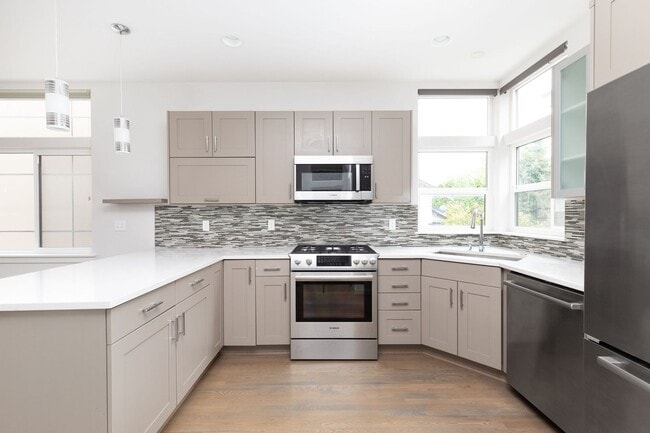 Building Photo - Contemporary 3 Bedroom Ballard Townhome in Prime Location