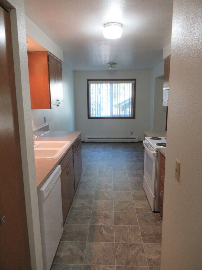 Building Photo - One Bedroom Apartment Close to Downtown