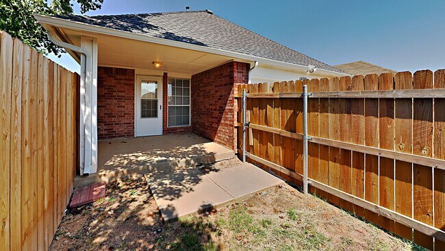 Building Photo - Beautiful 3 Bedroom 3 Bath Home - Moore Sc...