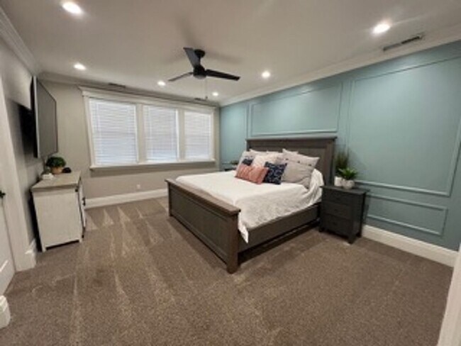 Building Photo - Very Spacious 6 bedroom home with amazing ...
