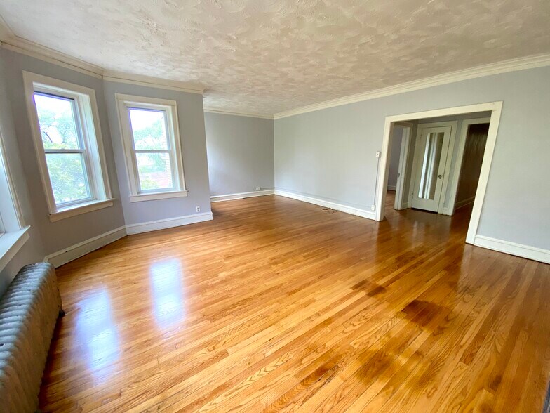 Building Photo - 7931 S Manistee Ave