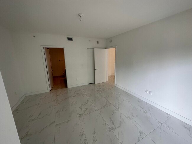 Building Photo - 488 NE 18th St