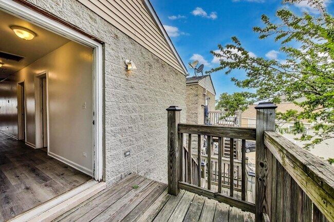 Building Photo - 4641 S Drake Ave