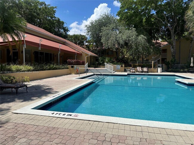 Building Photo - 906 Coral Club Dr