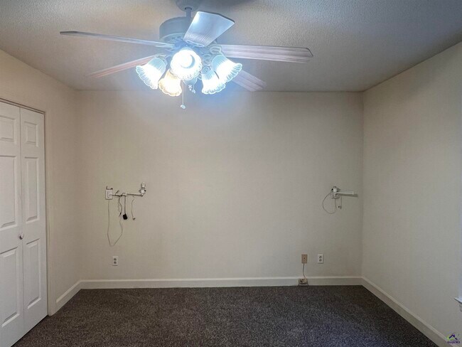 Building Photo - 115 Wedgewood Ct