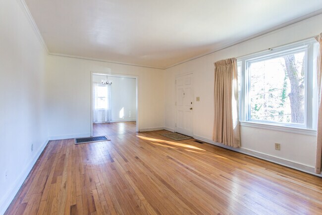 Building Photo - 2457 Jefferson Terrace