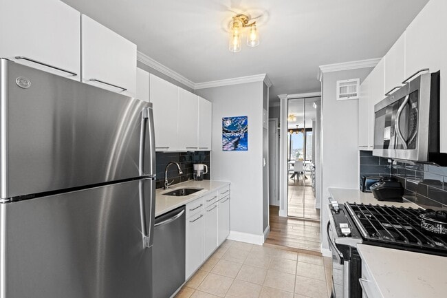 Building Photo - 9060 Palisade Ave