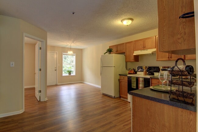 Building Photo - 1850 Cedar Shoals Dr