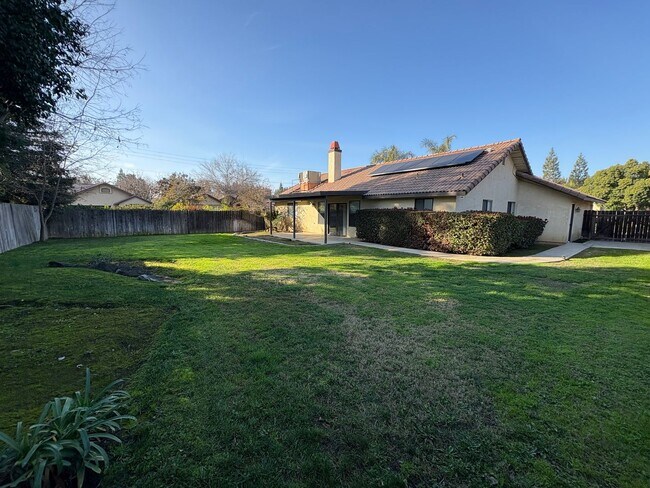 Building Photo - SE Visalia home coming soon!