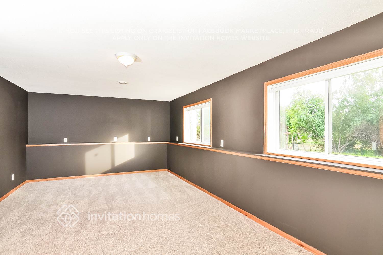 Building Photo - 26678 Oakridge Way