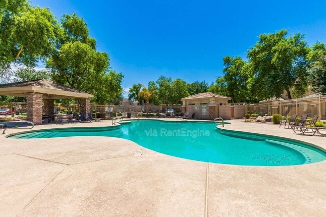 Building Photo - 1384 S Sabino Dr