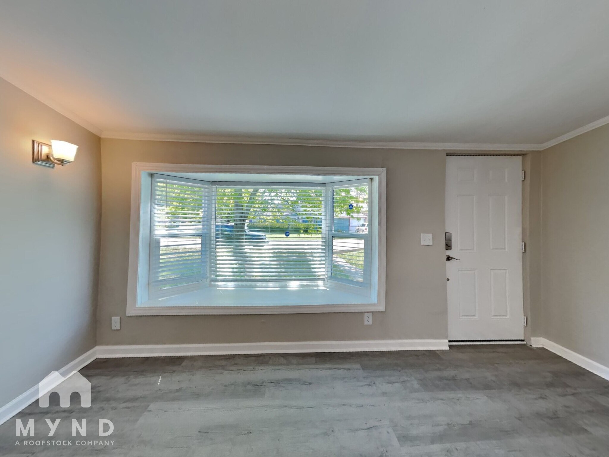Building Photo - 3904 Ireland Dr
