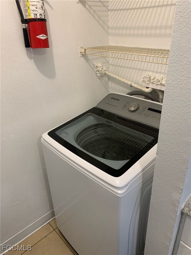 Building Photo - 2929 Winkler Ave