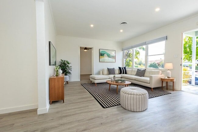 Building Photo - Newly Remodeled 3Bd/2Ba Home in North Pacific Beach Just Blocks From Tourmaline Surf Beach!