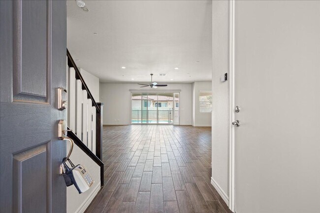 Building Photo - Fabulous Home with NexGen Sutie!