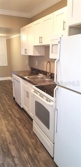 Building Photo - 520 15th St N